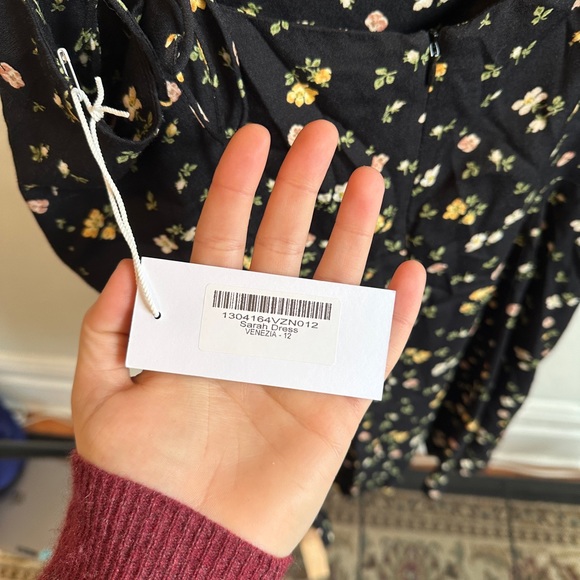 Reformation Sarah Dress - Picture 4 of 11